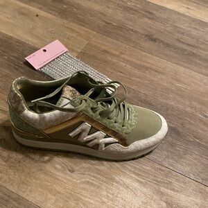 Size 8 Women worn 2 mint green and gold with some white in them